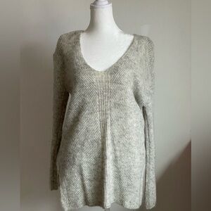Woman’s V-Neck Heather Gray Sweater Size XS